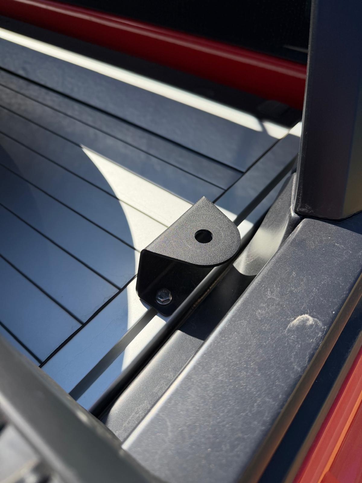 Universalhalter Set für Ford Ranger Mountain Top – mit Nutensteinen