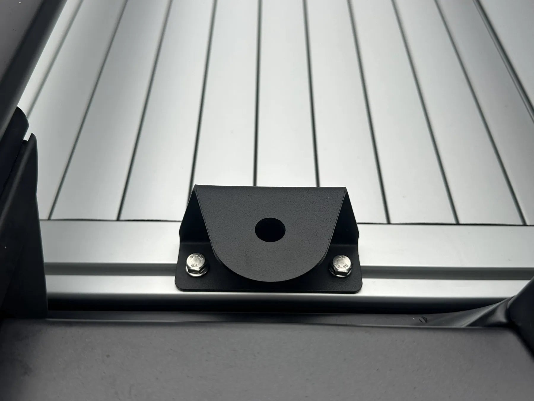Universalhalter Set für Ford Ranger Mountain Top – mit Nutensteinen